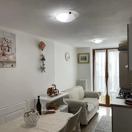 La Casa Di Pucci Nel Borgo Affrescato Di Parlasco Apartment *