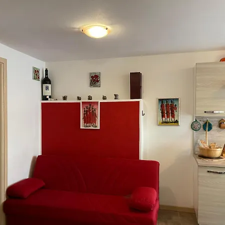 La Casa Di Pucci Nel Borgo Affrescato Di Parlasco
