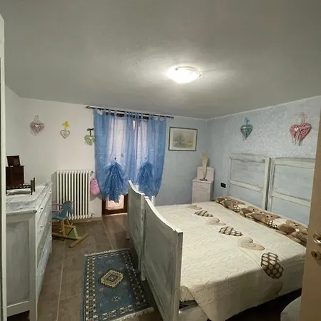 La Casa Di Pucci Nel Borgo Affrescato Di Parlasco * Cortenova