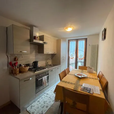 La Casa Di Pucci Nel Borgo Affrescato Di Parlasco Apartment *