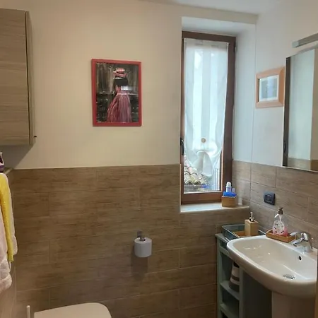 Apartment La Casa Di Pucci Nel Borgo Affrescato Di Parlasco Cortenova