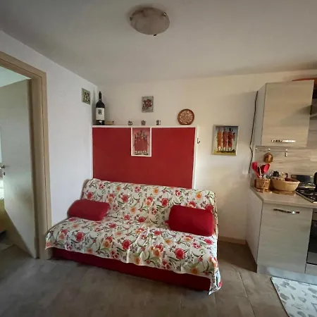 La Casa Di Pucci Nel Borgo Affrescato Di Parlasco