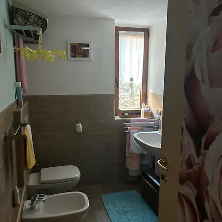 La Casa Di Pucci Nel Borgo Affrescato Di Parlasco Cortenova